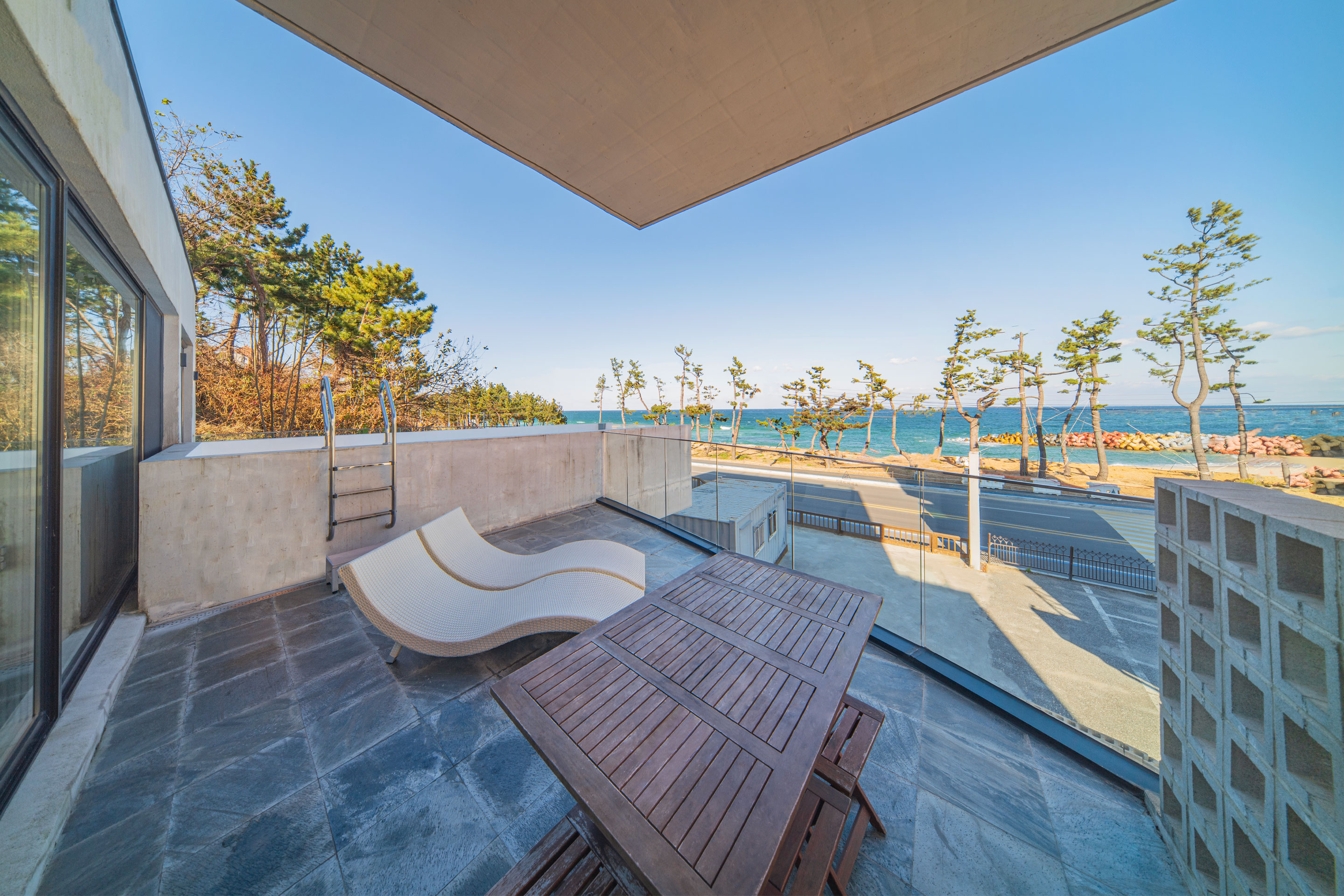 디어웨이브의 1F 가든 스위트