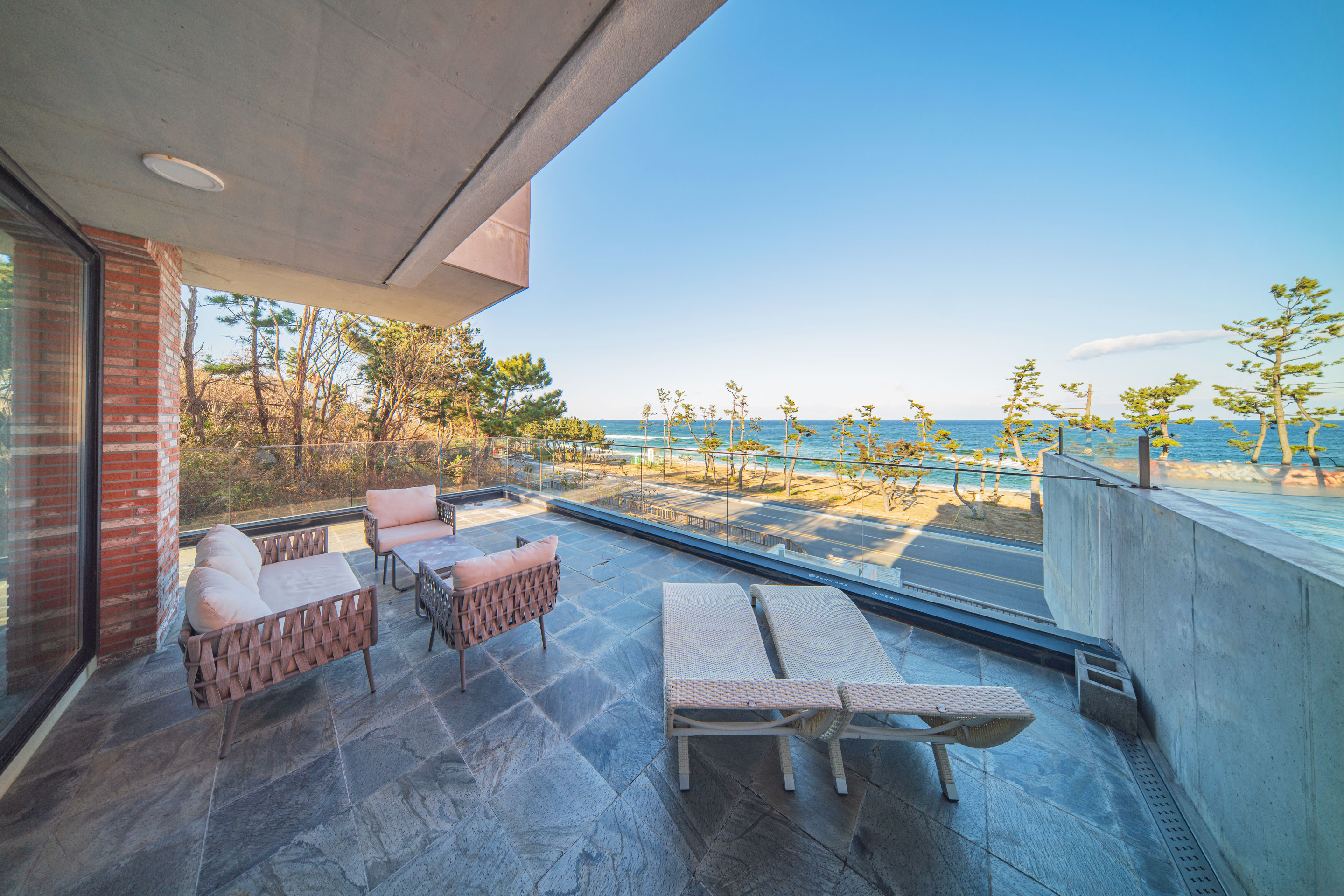 디어웨이브의 2F 테라스 스위트객실